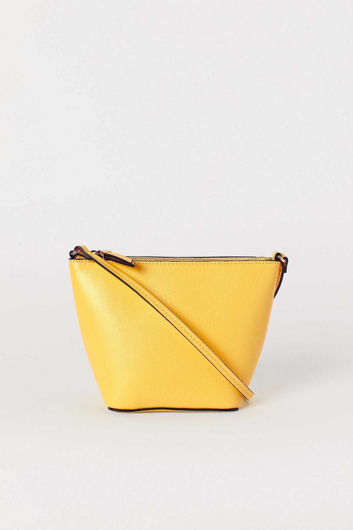 Cannes Bucket Cross Bag