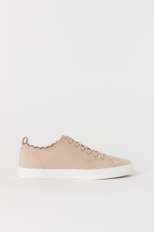 Lucy scallop sneaker