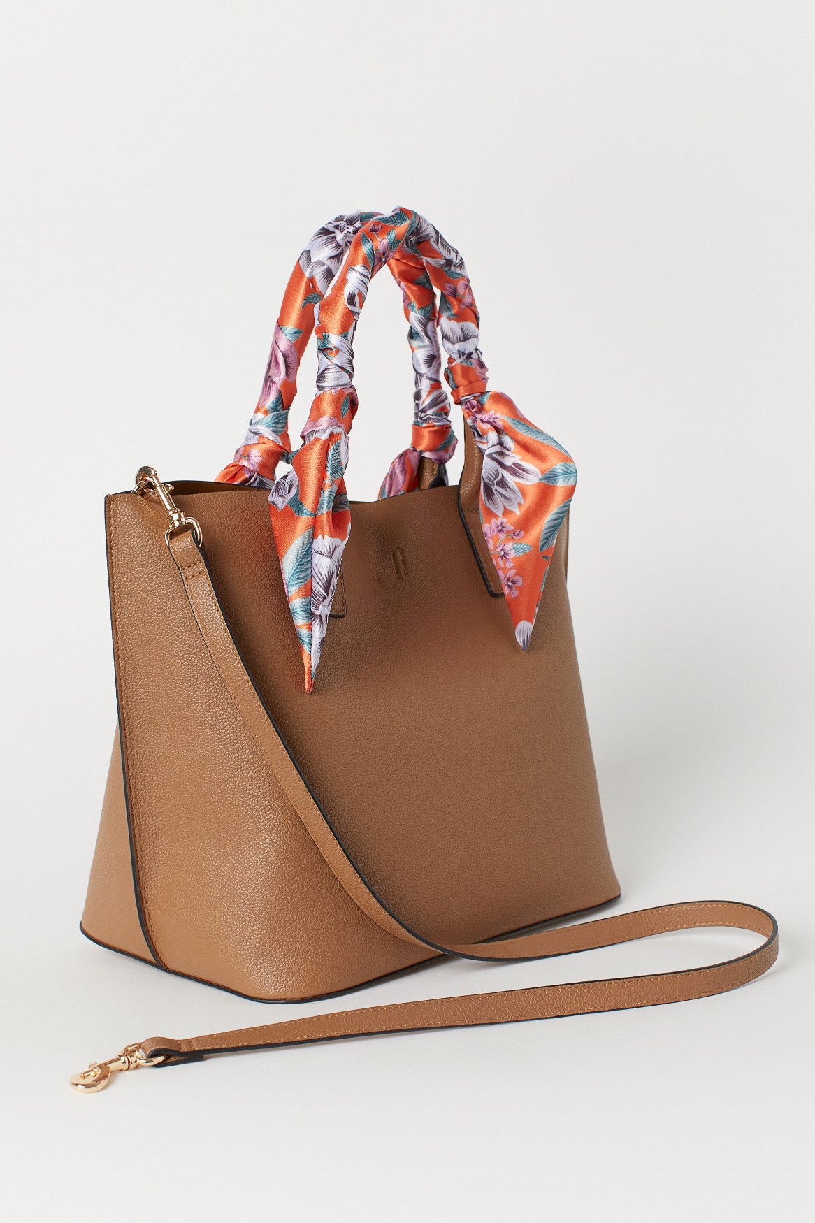 Emmannuelle scarf shopper