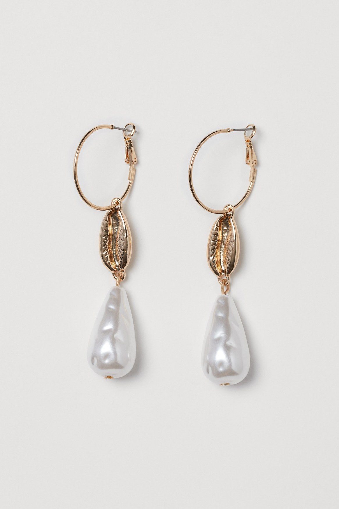 Class Pearlized Earring