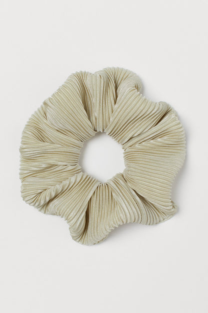 Pleated scrunchie