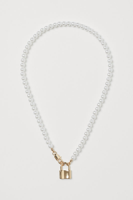 CLIO PEARL NECKLACE